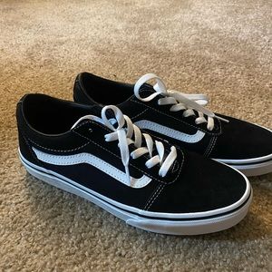Nwot black YOUTH vans size 7